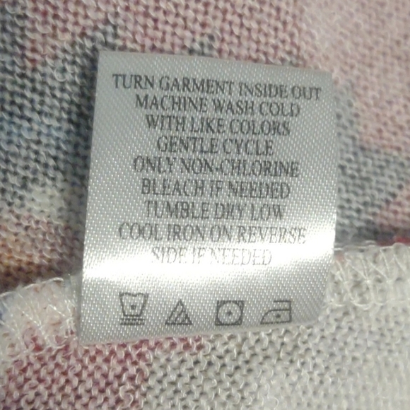 Absolutely Famous Colorful Chevron Pattern Top Size Large - Picture 9 of 9